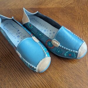 Leather floral blue flats